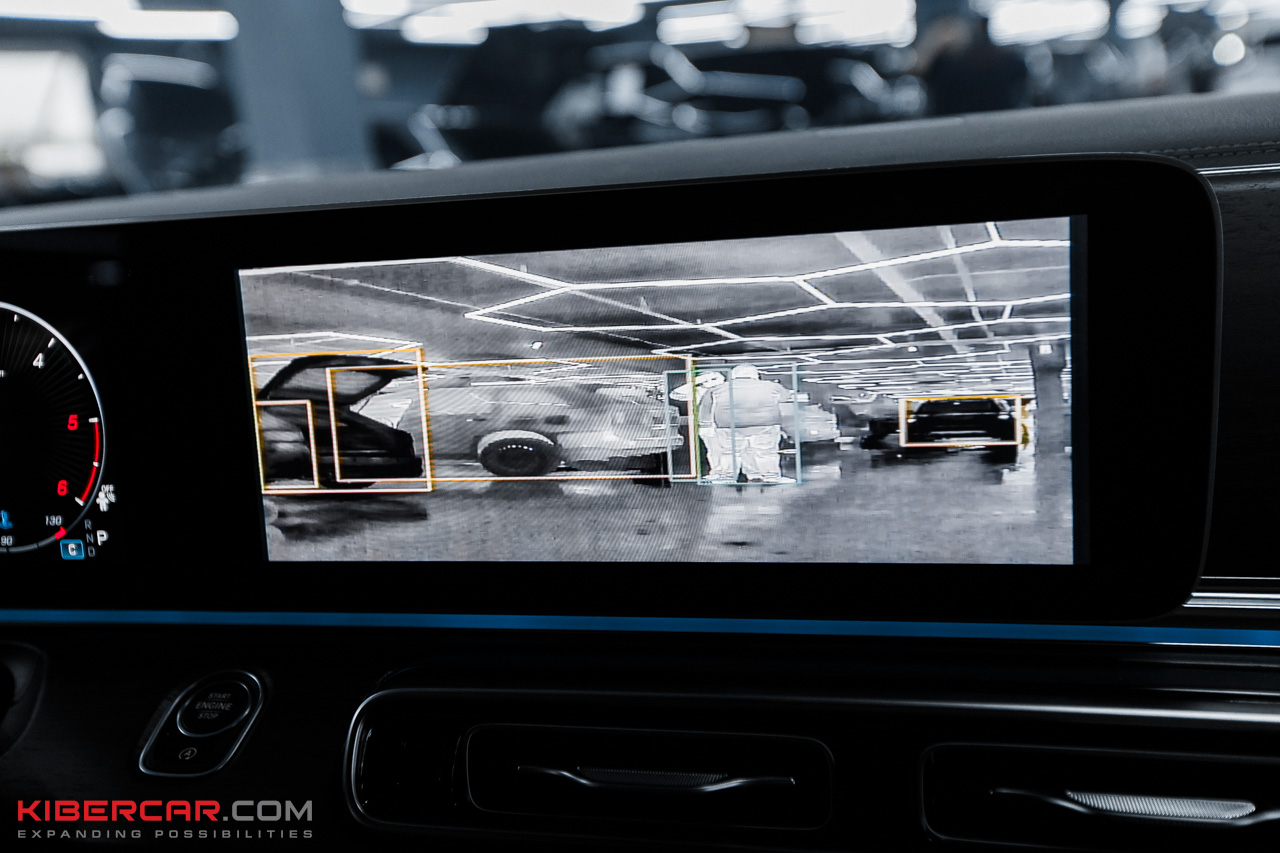 Экран Mercedes-Benz V-Класса с изображением тепловизора