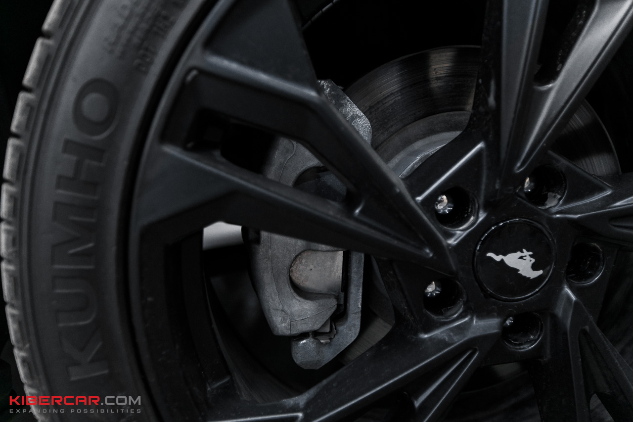 Ford Mustang тормоза Brembo (3).jpg