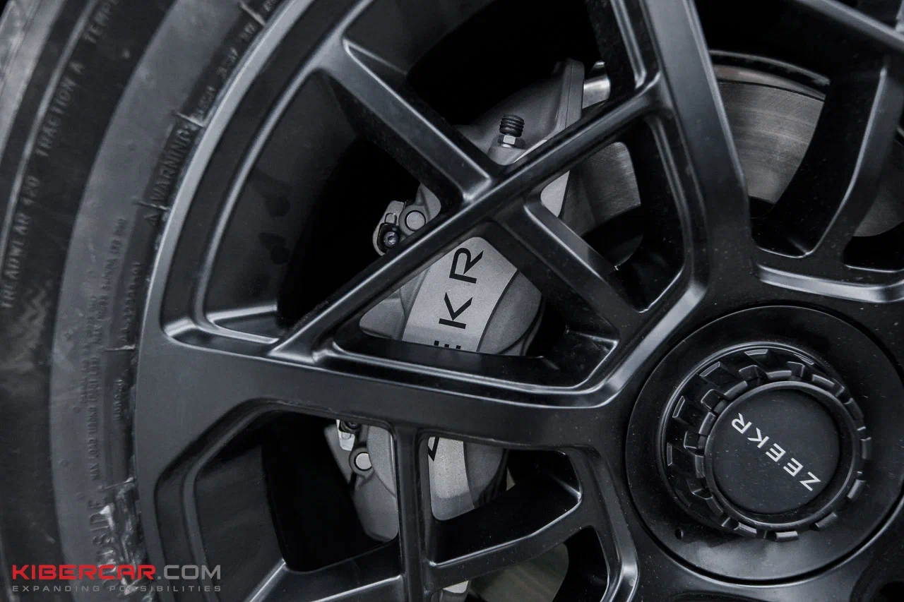 Zeekr 9X до установки тормозов Brembo (6).jpg