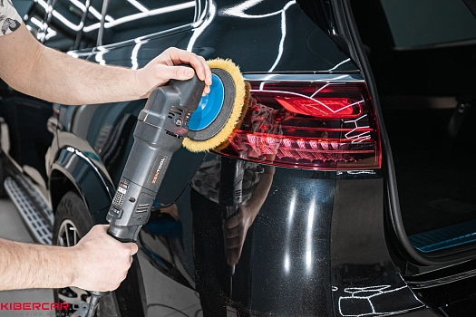Mercedes-Benz GLS: полировка и нанесение керамического покрытия