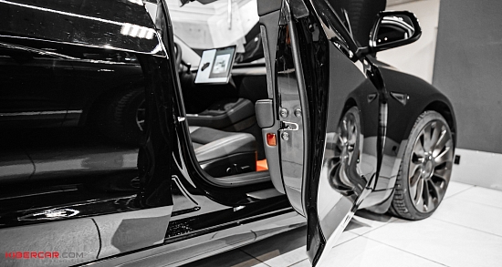 Tesla: штатные доводчики дверей SmartGear