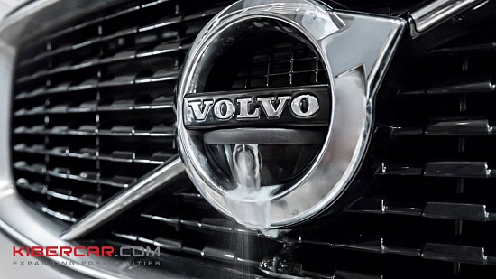 Volvo XC90: омыватель для камеры переднего вида