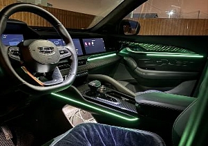Владелец  Geely Monjaro об установке подсветки салона