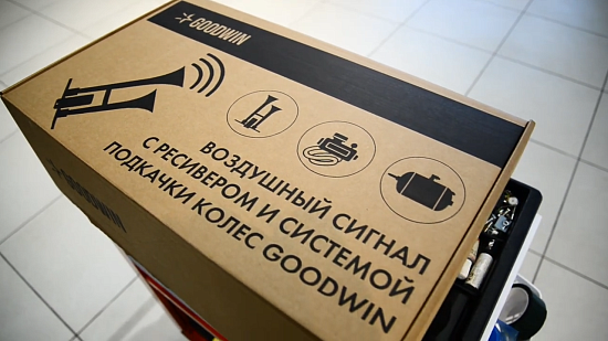 Toyota LC200: воздушный сигнал с ресивером и системой подкачки колёс Goodwin