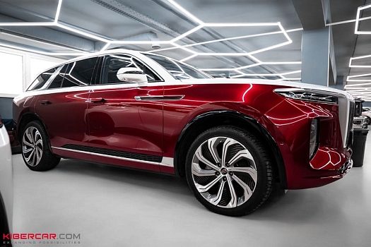 Оклейка цветной полиуретановой пленкой на Hongqi E-HS9: акцент на характер и защита кузова