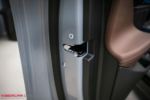 BMW M5 (G90): роль доводчиков дверей в обеспечении комфорта