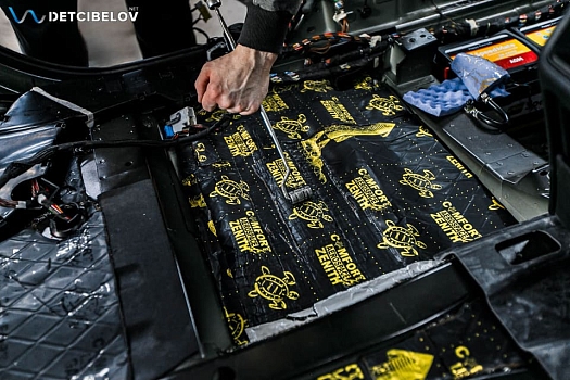 Полная шумоизоляция Mercedes-Benz GLE: разбор салона и оклейка Comfort mat