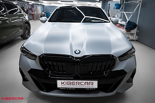 BMW М5 G90: оклейка кузова матовой пленкой