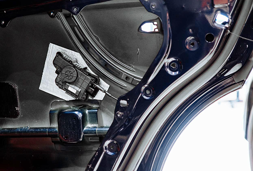 Genesis GV70: установка доводчиков на двери от производителя SmartGear 