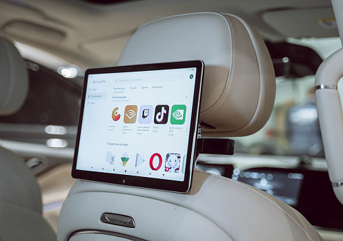 Voyah Dream: дополнительные мониторы для пассажиров заднего ряда