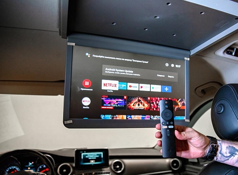 Mercedes-Benz V-Класс: подключение Mi TV stick на базе операционной системы Android к потолочному монитору