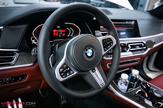 Перешив руля на BMW X7: акцент, который завершил образ салона