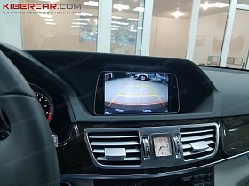 Mersedes-Benz E-Класс: большой дисплей и камера заднего вида