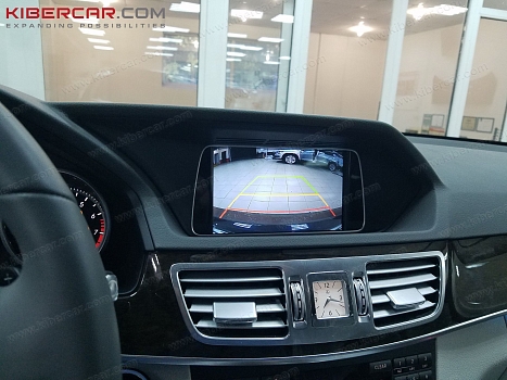 Mersedes-Benz E-Класс: большой дисплей и камера заднего вида