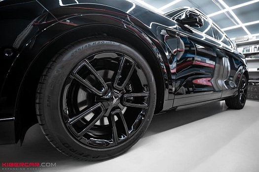 Покраска суппортов на Voyah Free в черный цвет с фирменной надписью