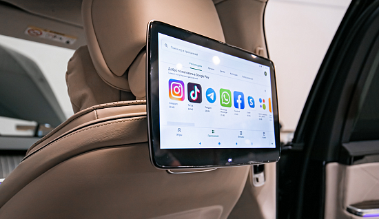 Mercedes-Benz S-Класс: установка мониторов для задних пассажиров