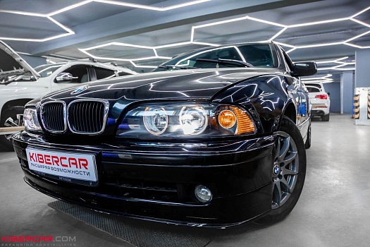 BMW 5 серии: установка Би LED-линз