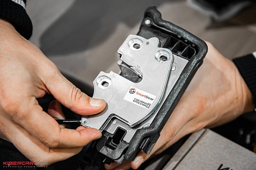 BMW X5/X6/X7: установка штатных автомобильных доводчиков дверей SmartGear