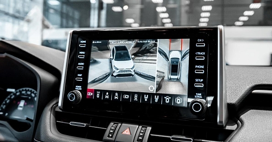 Toyota RAV4: монтаж системы кругового обзора Parklogix 360°