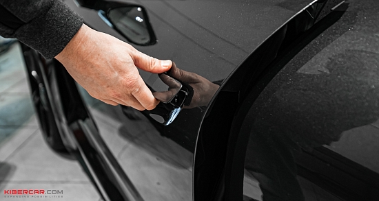 Porsche Taycan: установка комплекта автоматических доводчиков дверей