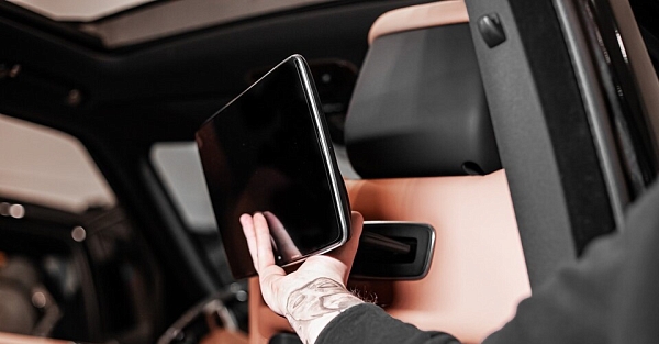 Мониторы в спинку сиденья с креплением Plug&Play в стиле Mercedes