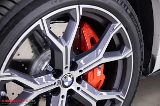 Больше чем просто тормоза: как прокачка BMW X5 до M-Performance меняет характер автомобиля