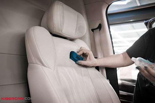 Химчистка салона и керамика кожи на Zeekr 009