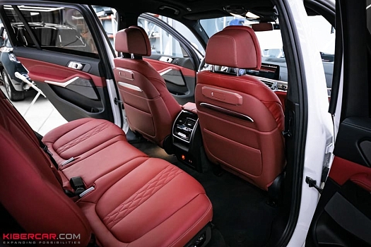 Перешив салона BMW X7 в красную кожу: выразительный контраст