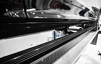 Toyota Land Cruiser 300 Series: установка электропорогов