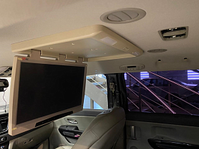 Владелец KIA Carnival о потолочном мониторе