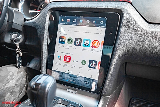 Ford Mustang: замена штатного головного устройства на новую Android-систему