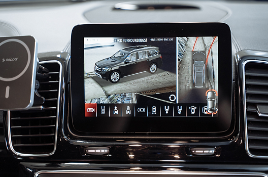 Mercedes-Benz GLE Coupe 2017: система кругового обзора Parklogix 360° 3D 