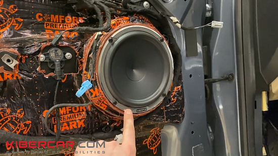 Land Rover Discovery Sport 2019: новая акустическая система и шумоизоляция дверей для идеального звучания