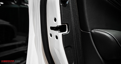 Infiniti QX50: монтаж бесштыревых доводчиков SmartGear