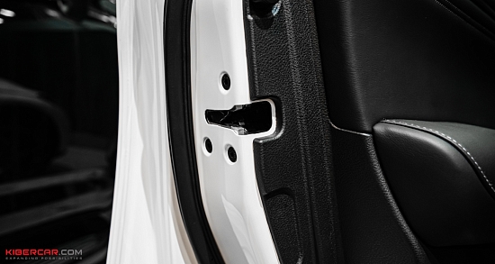 Infiniti QX50: монтаж бесштыревых доводчиков SmartGear