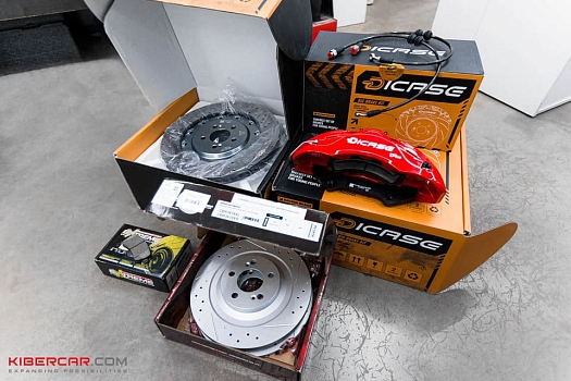 EXEED VX: Спереди — мощный Dicase. Сзади — надежный PowerStop