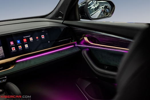 Geely Monjaro: атмосферная подсветка салона акриловыми нитями