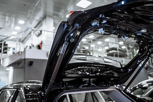 Toyota RAV4: монтаж автоматического доводчика багажника