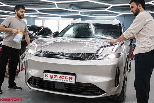 Lynk & Co 08: оклейка глянцевой защитной полиуретановой пленкой