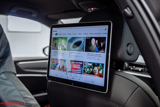 Audi A6: установка мониторов для пассажиров заднего ряда