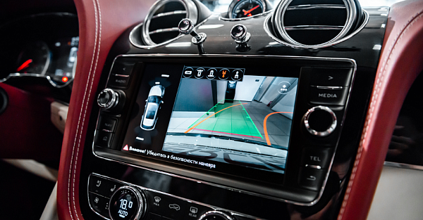 Установка камер переднего и заднего вида на Bentley