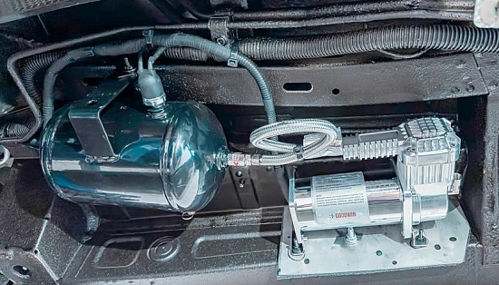 Volkswagen Multivan: система подкачки колес с ресивером и пневмосигналом Goodwin