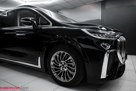 Voyah Dream: оклейка глянцевой полиуретановой пленкой