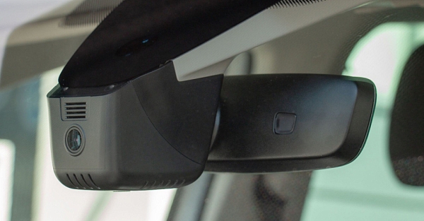 Установка видеорегистратора в штатном дизайне Cadillac