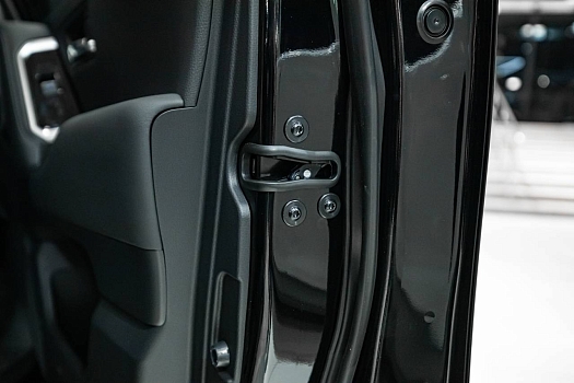 Установка доводчиков дверей на Toyota Land Cruiser 300