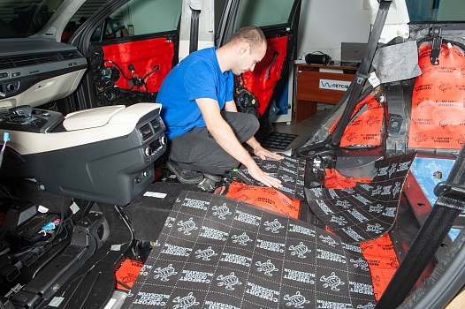 Исключительная шумоизоляция от DETCIBELOV.NET на Audi Q7