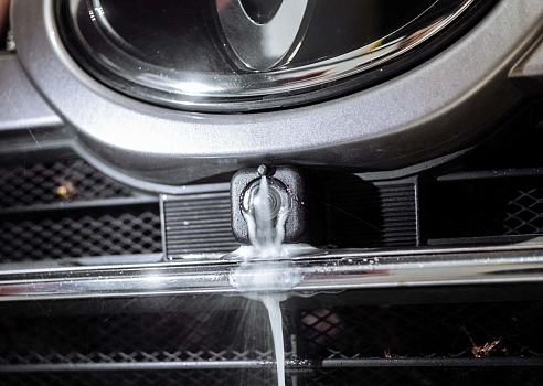 Toyota Land Cruiser 200: монтаж омывателя от Parklogix для камер переднего и заднего вида