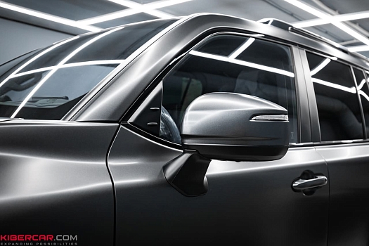 Toyota Land Cruiser 300: антихром внешних элементов и оклейка кузова пленкой