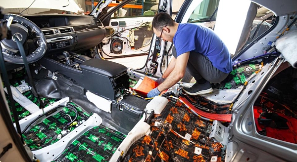 Исключительная шумоизоляция Detcibelov.net на Rolls-Royce