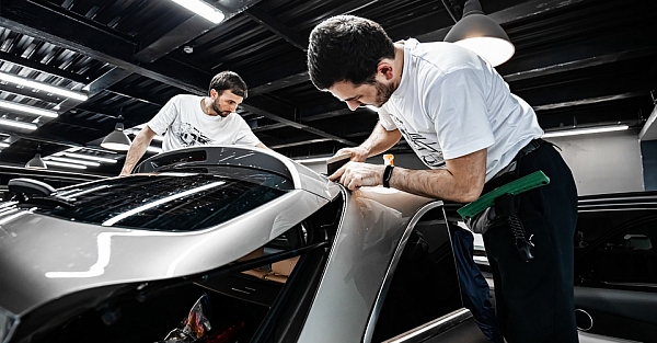 Оклейка Lotus Eletre антигравийной плёнкой